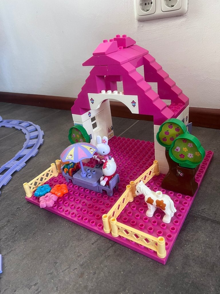Hello Kitty grote set bouwstenen (huis, tuin, trein, enz), Ophalen of Verzenden, Gebruikt, Overige merken