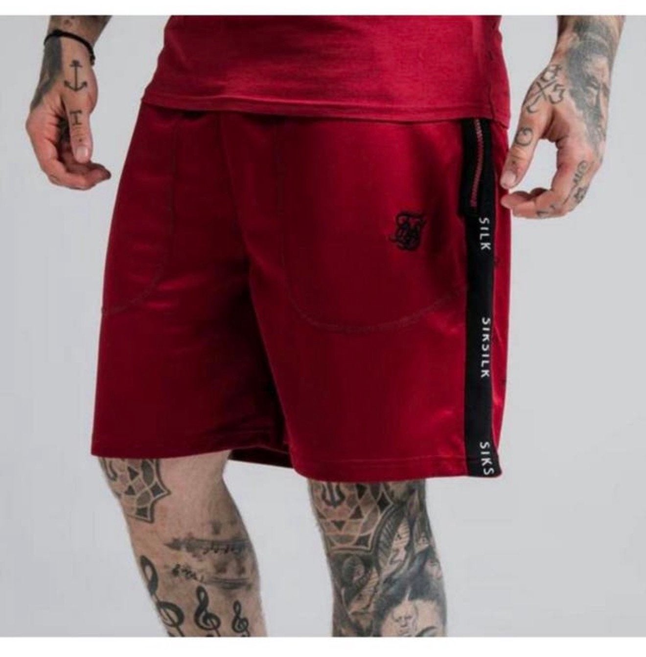 SikSilk Shadow Loose Fit Shorts – Deep Red & Black XS - S, Nieuw, Ophalen of Verzenden, H, H