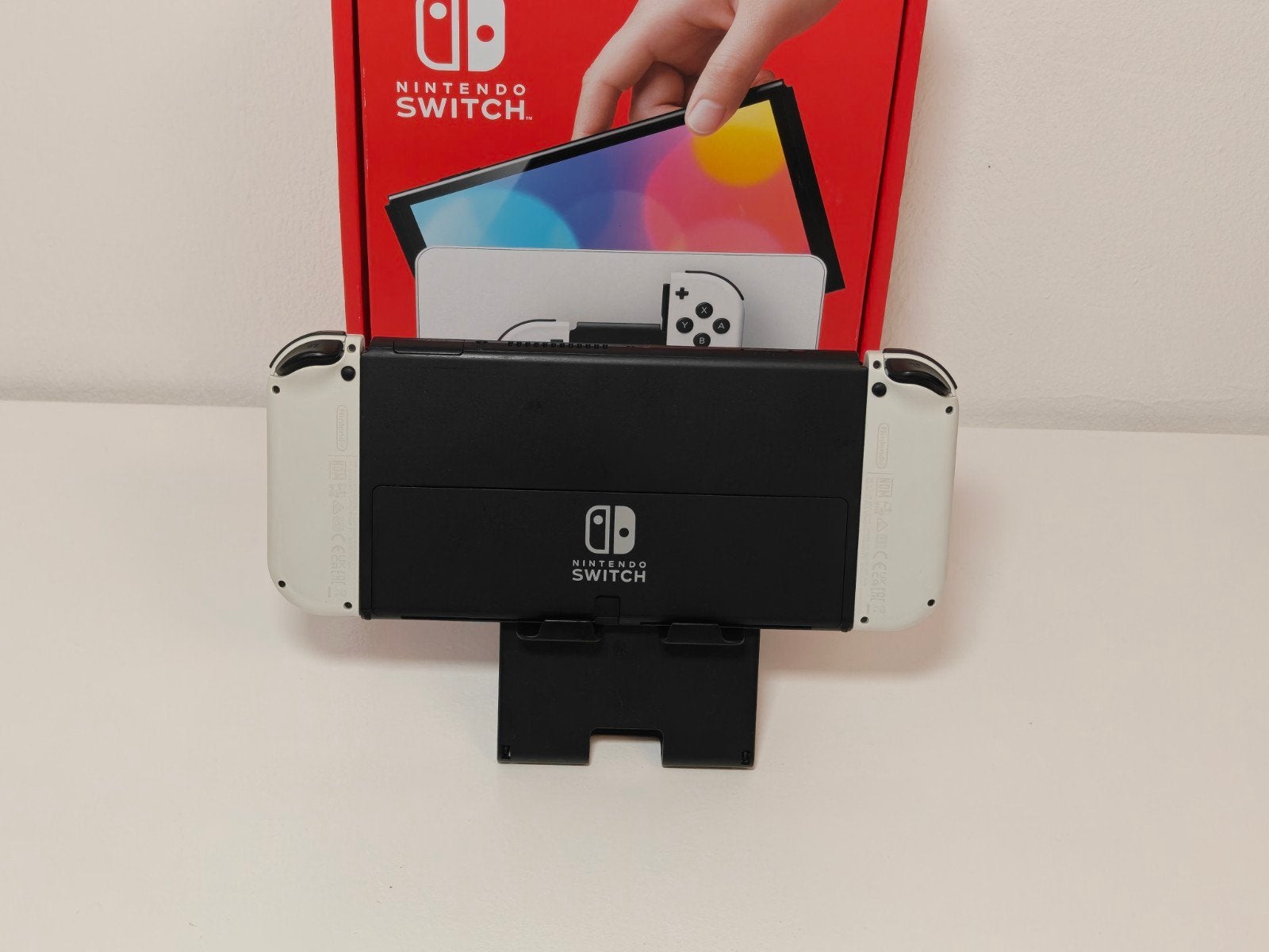 Foto 3 van Nintendo Switch OLED met Mario Kart 8 Deluxe