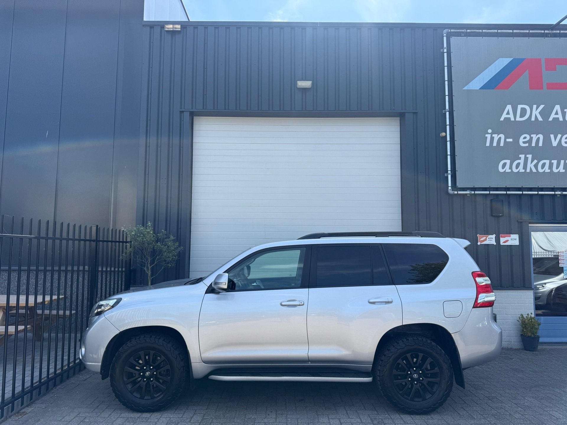 Toyota Land Cruiser 3.0 D-4D-F VX High Roof Window Van EX BT, Auto's, Euro 5, Gebruikt, Zwart, Leder