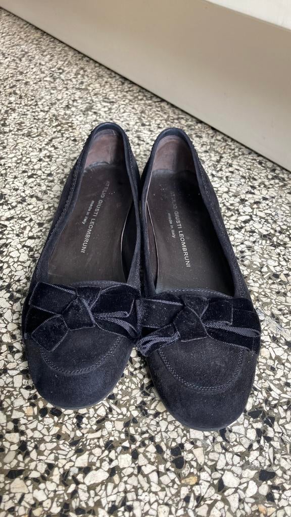 ATTILIO GIUSTI LEOMBRUNI zwart suède loafers met strik,37, Ophalen of Verzenden, Zo goed als nieuw, Instappers, Zwart