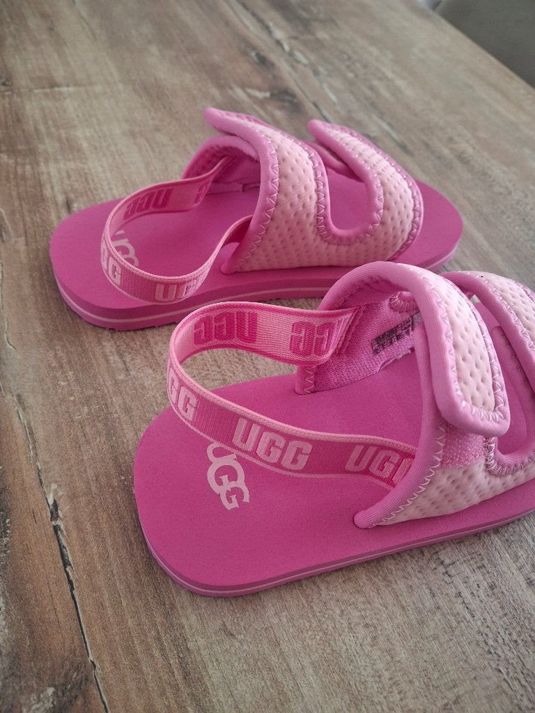 * nieuw ! UGG sandalen roze meisje maat 31, Kinderen en Baby's, UGG, Overige typen, Nieuw, Verzenden