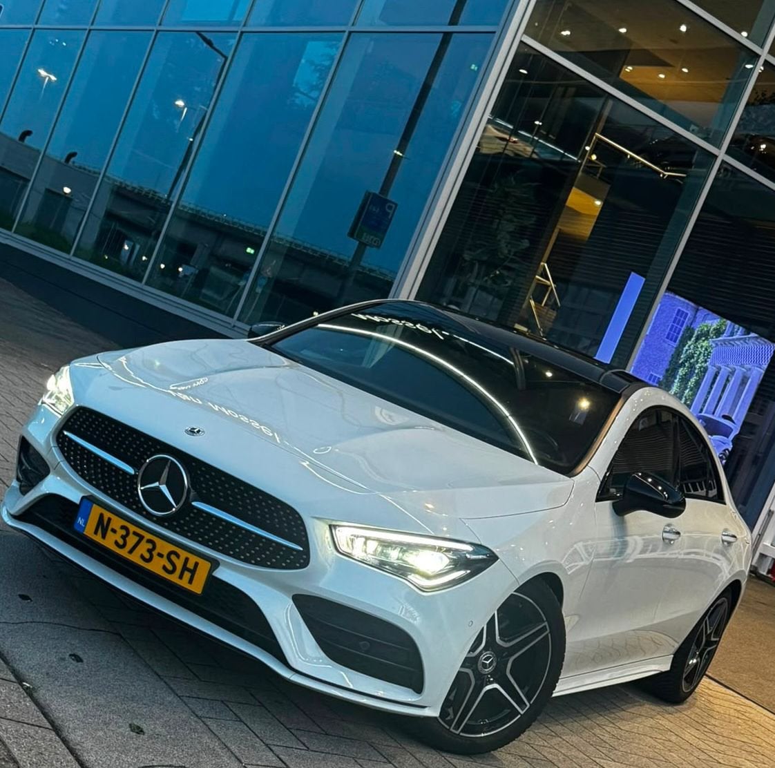 Mercedes Benz CLA200 Premium+ AMG Night Dealer onderhouden, Auto's, Mercedes-Benz, CLA, Particulier, 1335 kg, 1332 cc