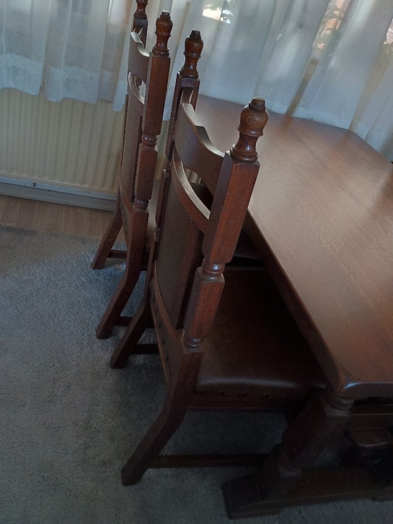 Tafel eiken met vier stoelen, Huis en Inrichting, Tafels | Eettafels, Ophalen, Gebruikt, 100 tot 150 cm, Eikenhout