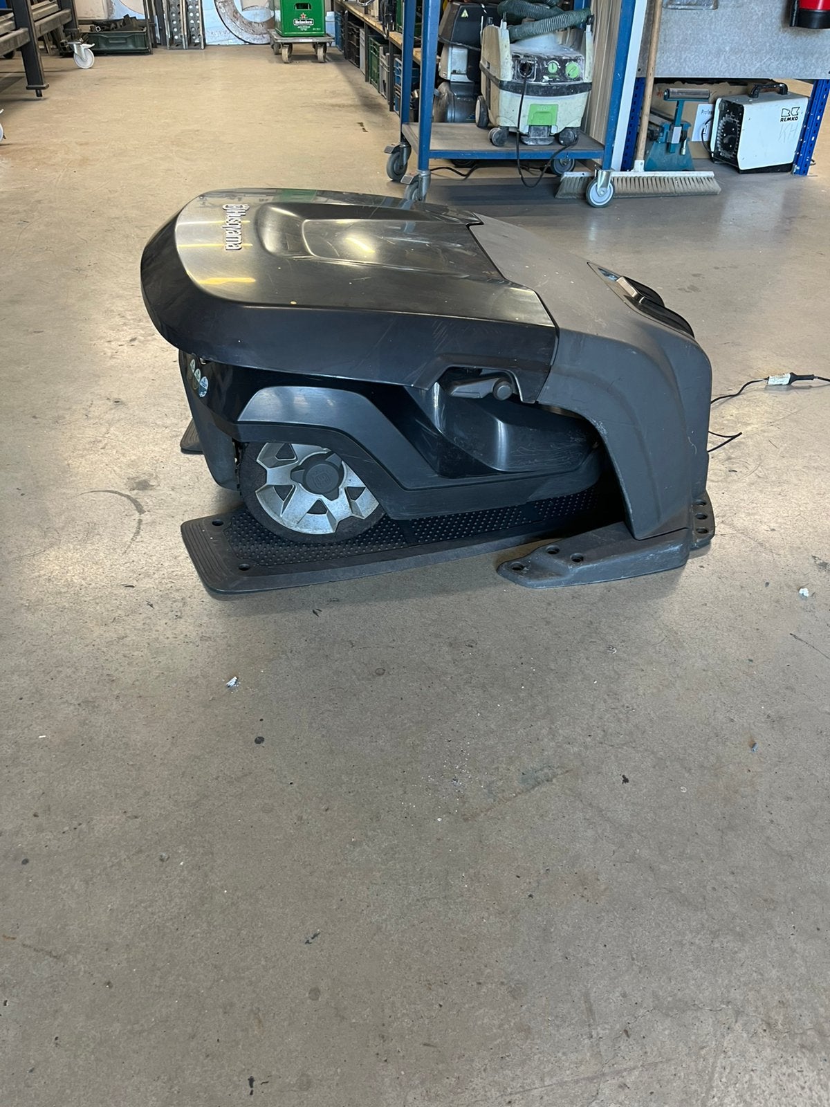 Husqvarna robotmaaier 430x met dakje, Ophalen, Gebruikt