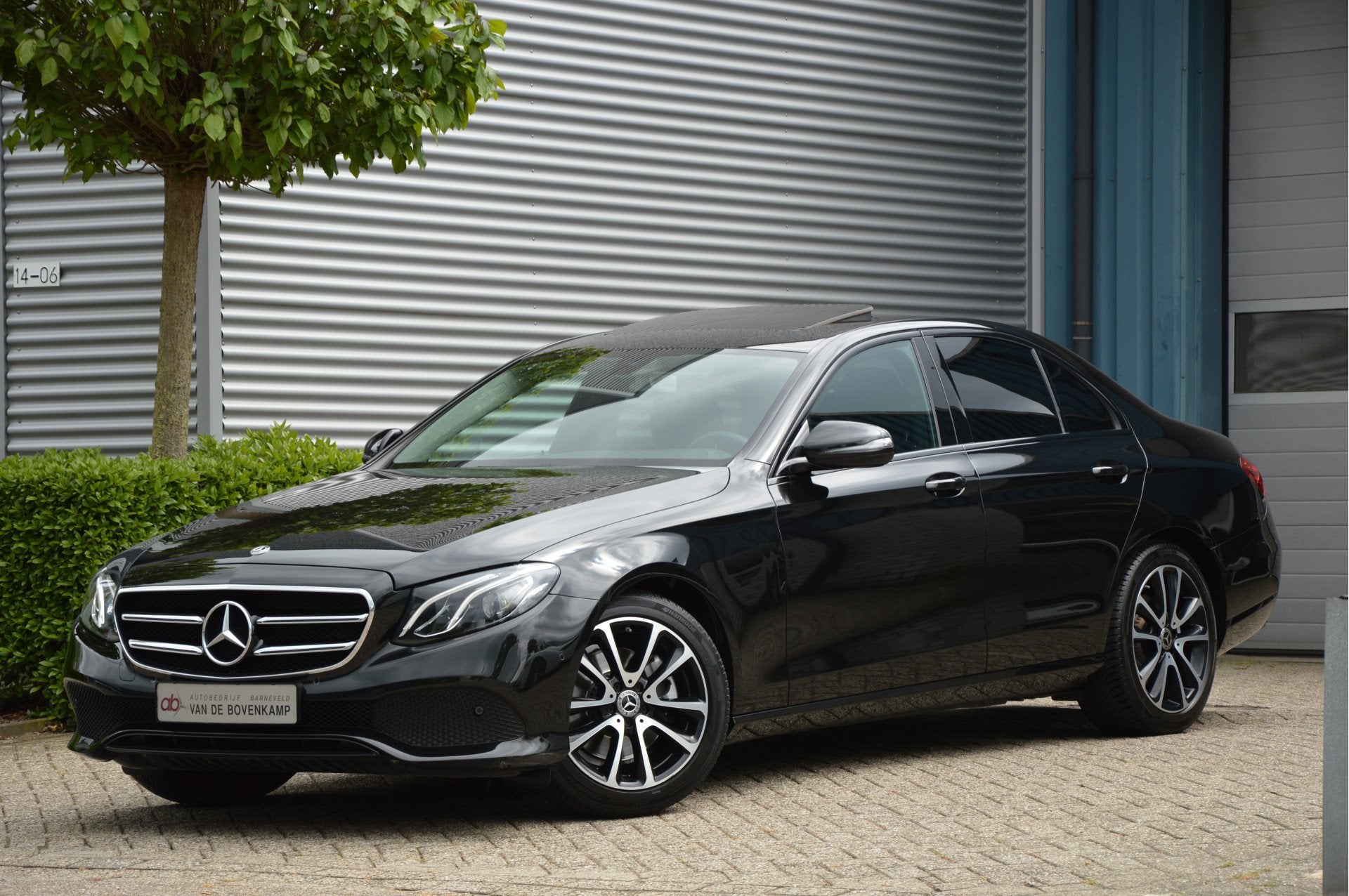 Mercedes-Benz E-Klasse 200 AVANTGARDE LED | COMAND | CAMERA, Auto's, Automaat, 12 maanden, Gebruikt, 4 cilinders