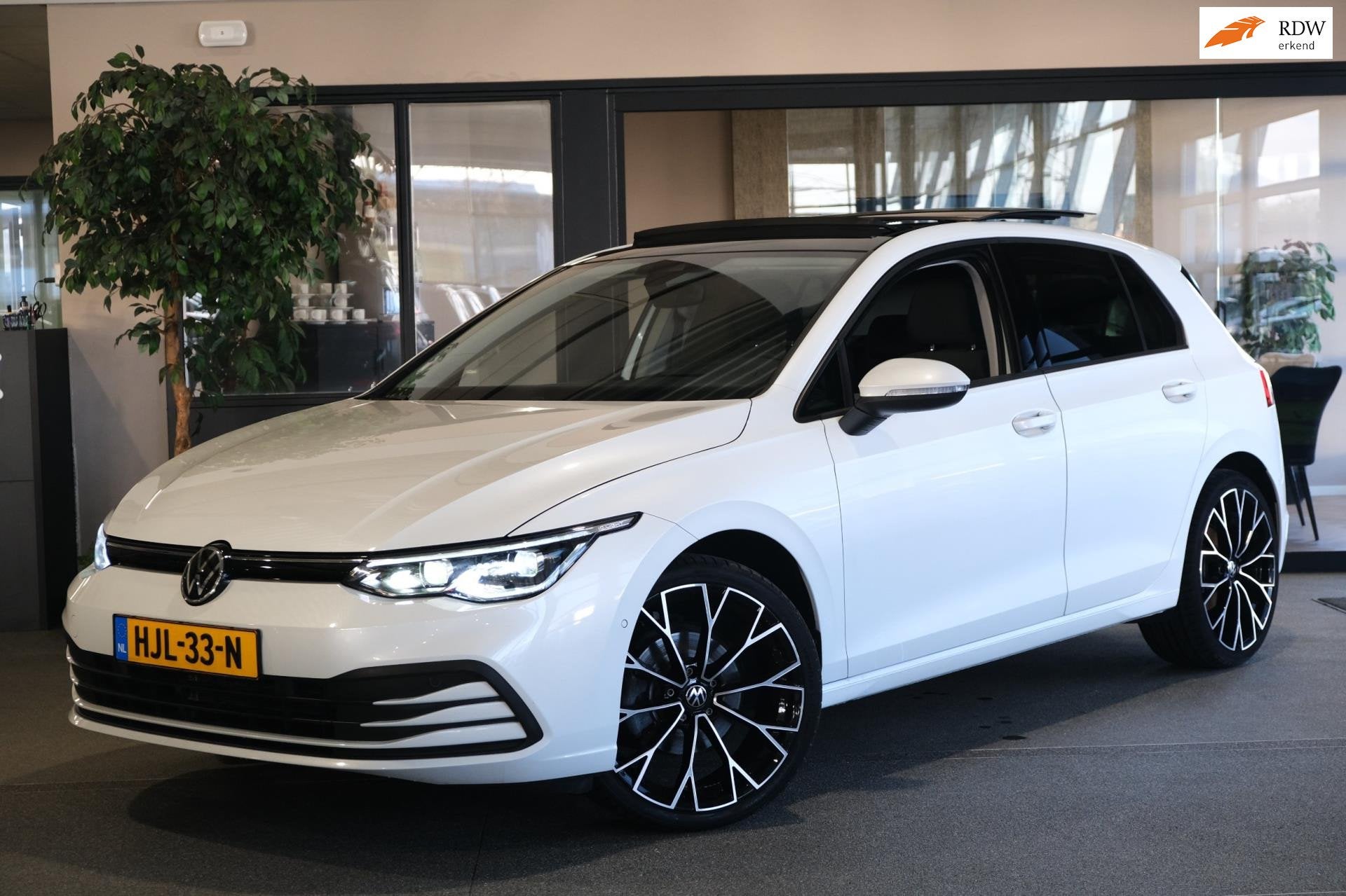 Volkswagen Golf 8 1.5 eTSI DSG Pano Led Navi ACC HUD CAM PDC, Auto's, Dealer onderhouden, Stof, 4 cilinders, 150 pk