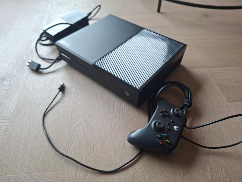 Xbox One Console met controller en kabels, Spelcomputers en Games, Spelcomputers | Xbox One, Ophalen, Xbox One, Met 1 controller