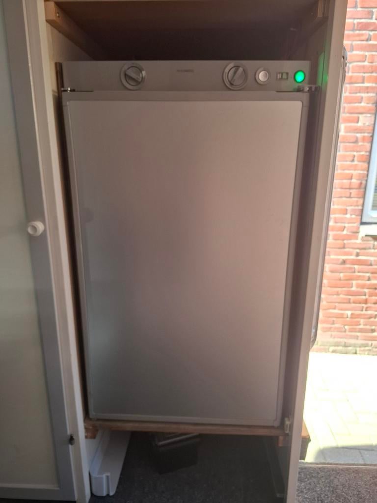Dometic RM5330 Koelkast voor Camper/Caravan, Witgoed en Apparatuur, Koelkasten en IJskasten, Gebruikt, Minder dan 75 liter, 45 tot 60 cm