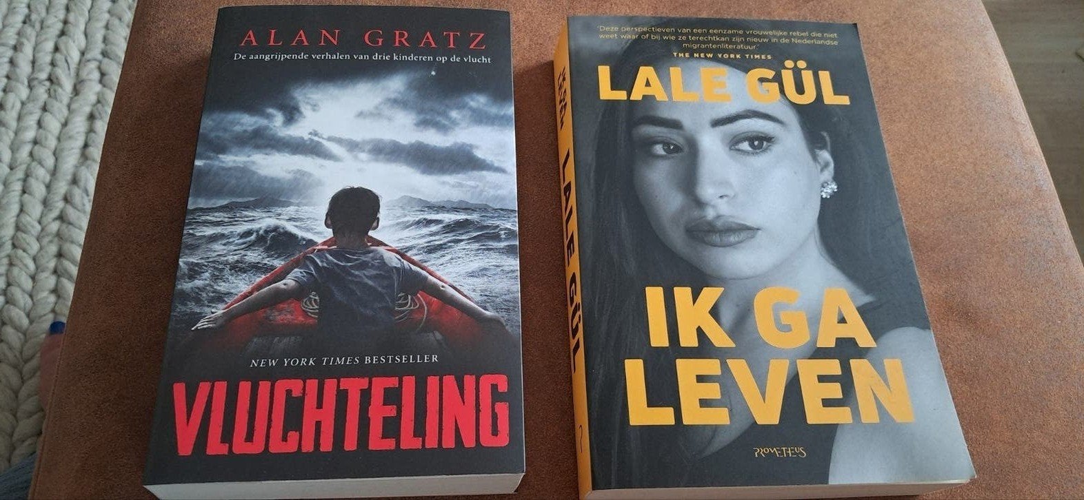 2 Boeken: Ik Ga Leven (Lale Gül) & Vluchteling (Alan Gratz), Boeken, Ophalen of Verzenden, Gelezen, Lale Gül, Alan Gratz, Nederland