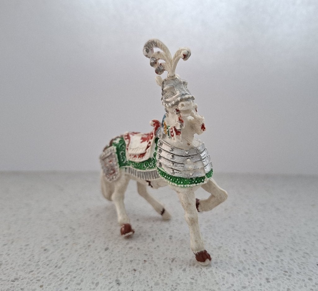 Middeleeuws ridderpaard figuur wit van Lafredo, Ophalen of Verzenden, Zo goed als nieuw
