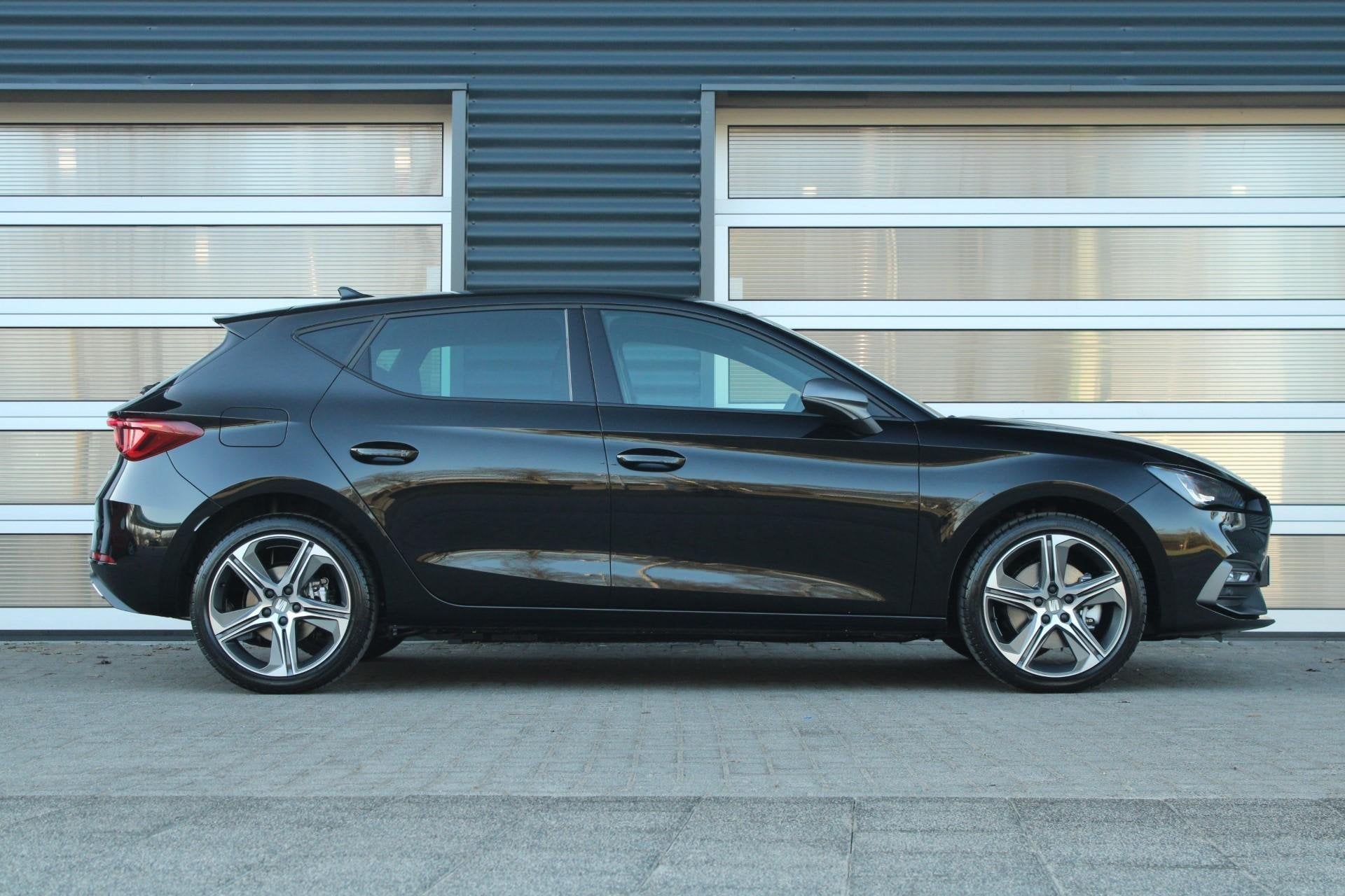 SEAT Leon 1.5 TSI 204pk e-Hybrid FR PHEV First Edition | 18", Auto's, 12 maanden, Stof, 1498 cc, 4 cilinders