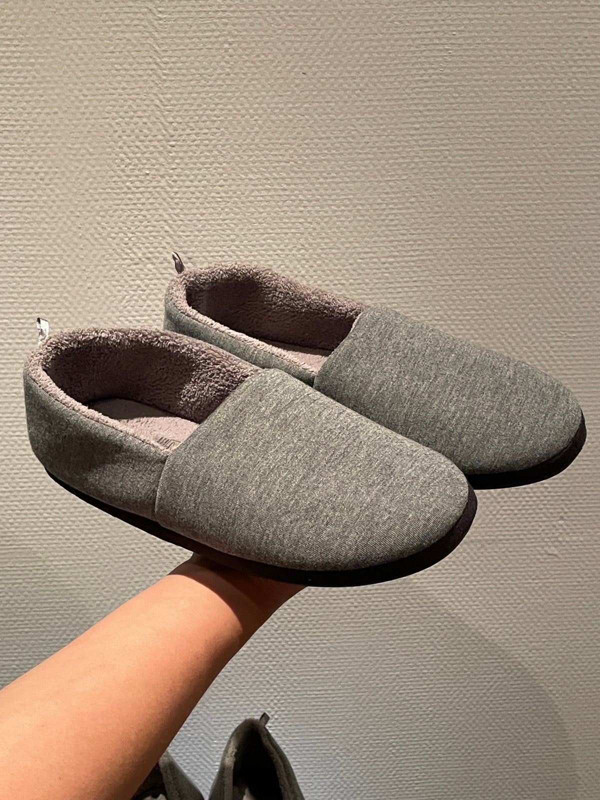 Comfortabele grijze pantoffels, maat 38, Ophalen, Zo goed als nieuw, Grijs, Pantoffels of Sloffen