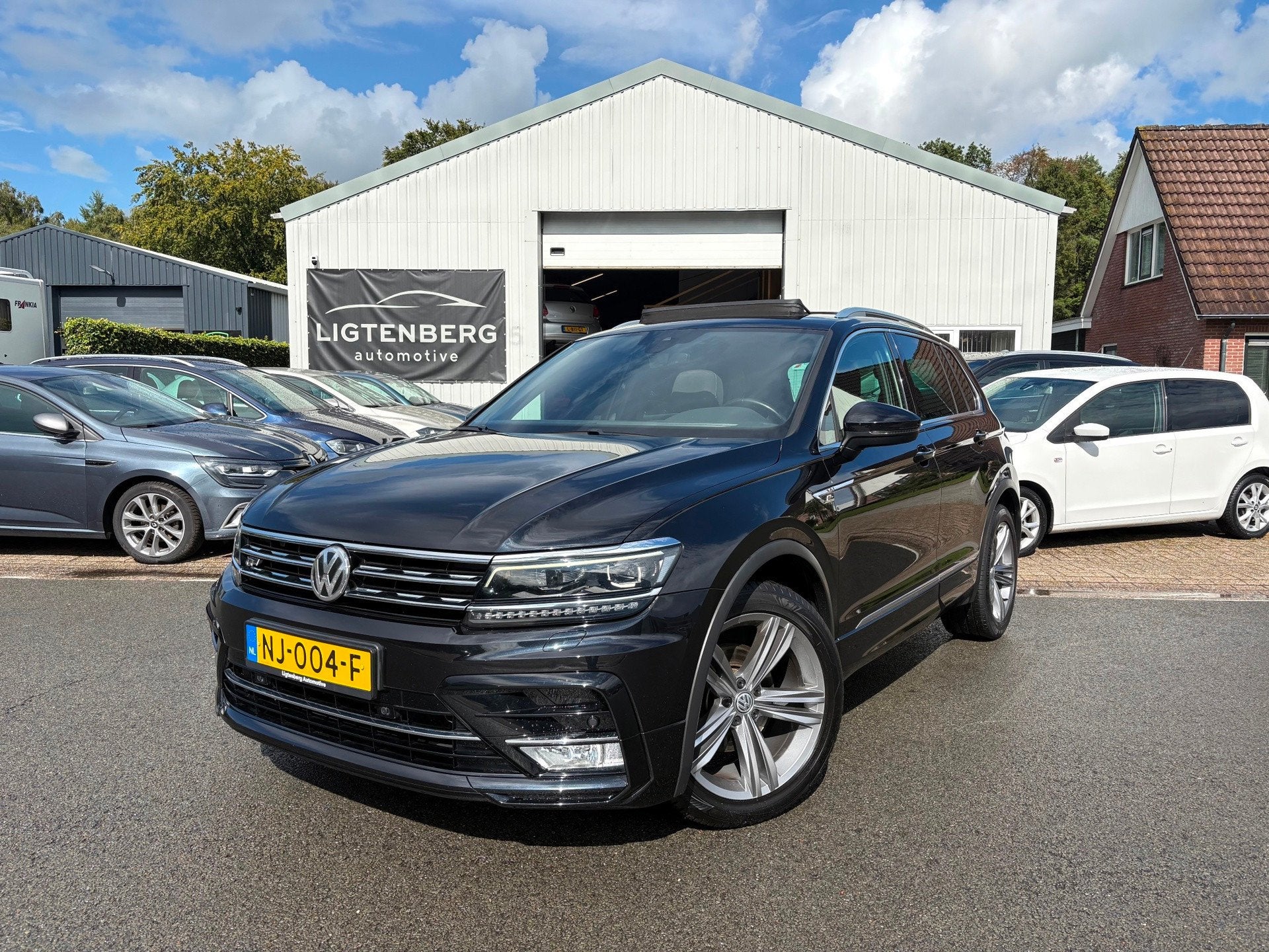 Volkswagen Tiguan 1.4 TSI R-Line Pano|Clima|Cruise|Carplay, Auto's, Voorwielaandrijving, Dealer onderhouden, 125 pk, Gebruikt