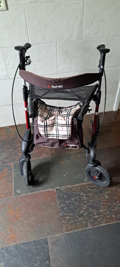 Lichtgewicht Zwart met rode rollator met mandje, Diversen, Ophalen, Lichtgewicht