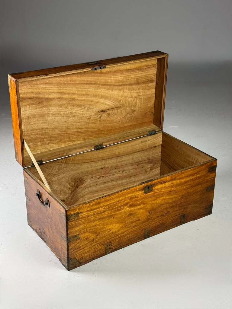 Campaign kist 19e eeuw camfer antiek, Ophalen, Zo goed als nieuw, Minder dan 50 cm