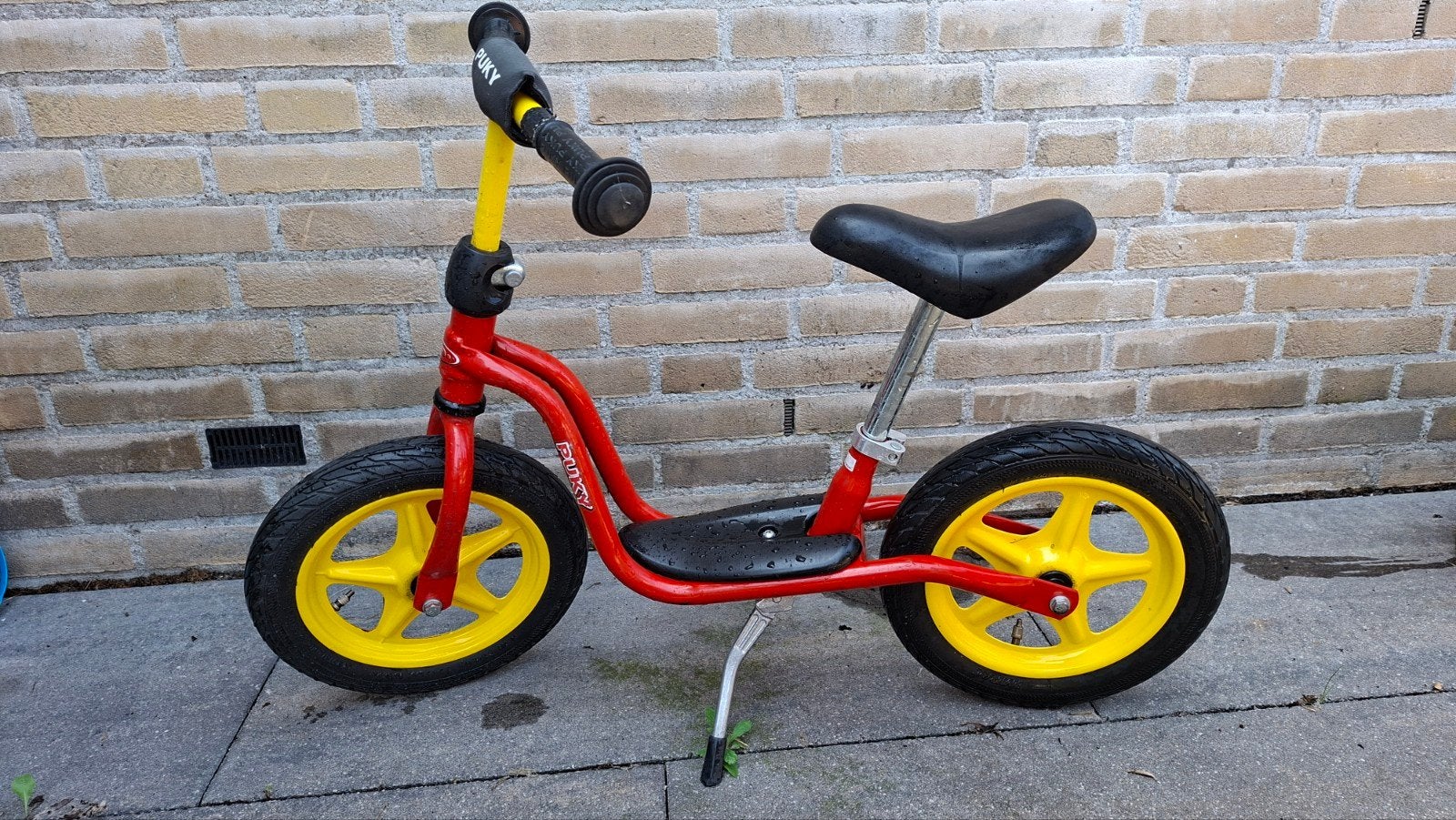 Puky loopfiets rood/geel, Ophalen, Zo goed als nieuw, Loopfiets