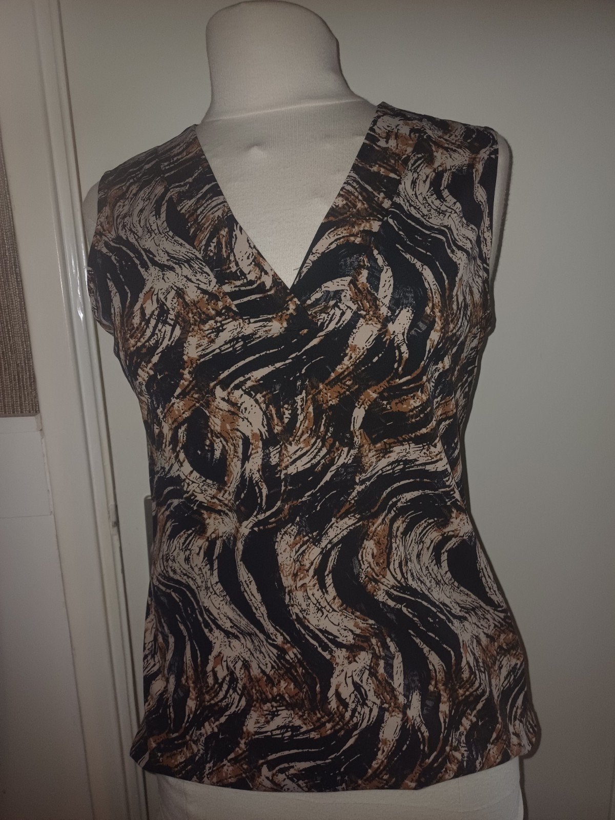 Mi piace travel V-hals top mouwloos Caramel Swirly print S, Kleding | Dames, Mp, Meerkleurig, Nieuw, Ophalen of Verzenden