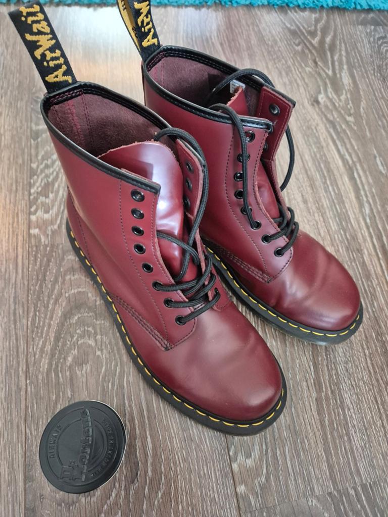 Dr martens (44), Kleding | Dames, Schoenen, Ophalen, Zo goed als nieuw, Rood