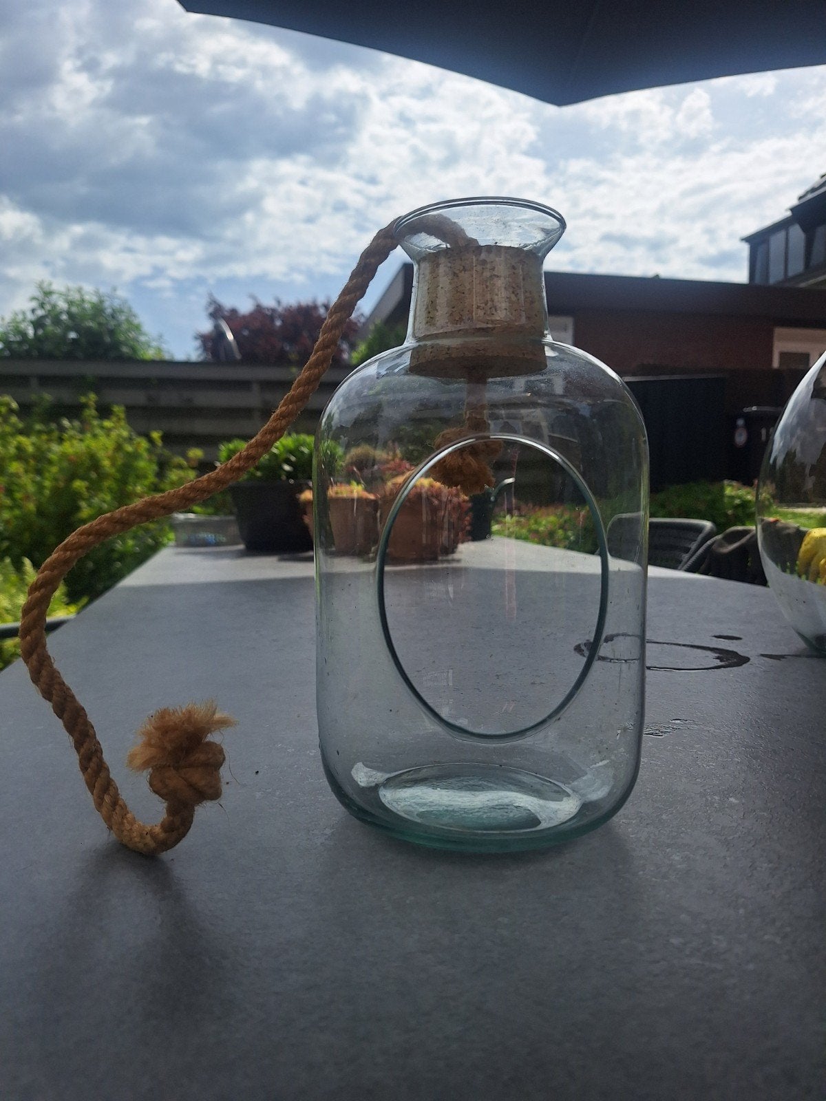 Glazen Fles met Touw - Decoratief en Veelzijdig, Huis en Inrichting, Woonaccessoires | Vazen, Ophalen, Overige kleuren, Minder dan 50 cm