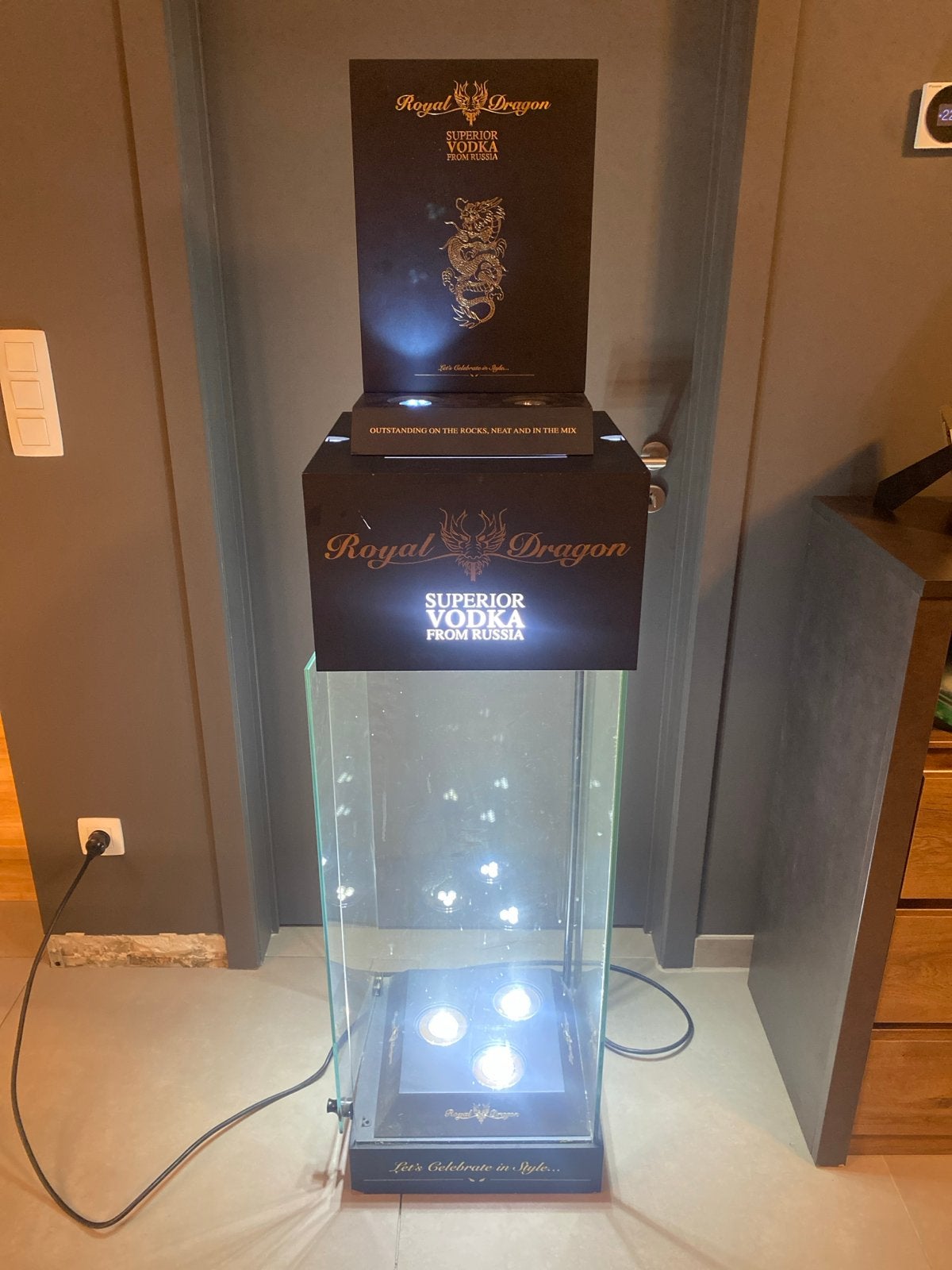 Royal Dragon Vodka Luxe Display / Glorifier met LED, Ophalen, Gebruikt, Zwart, Kunststof