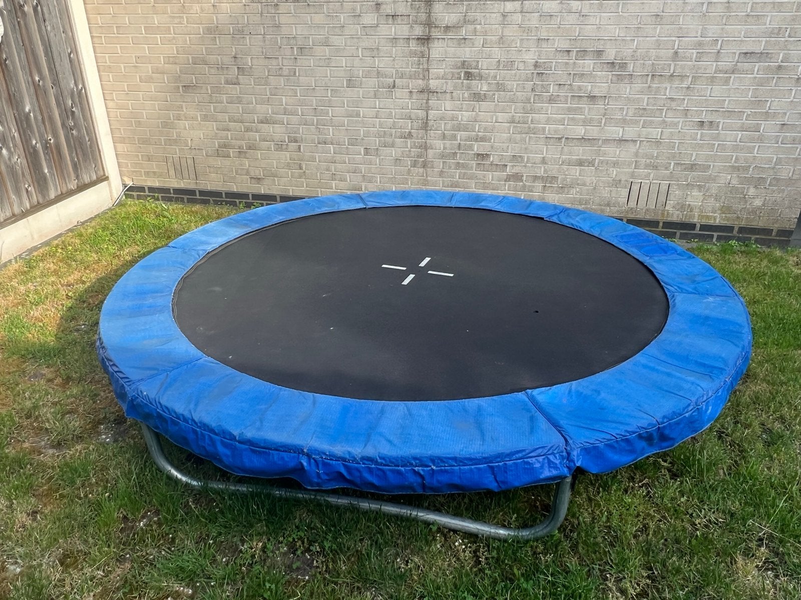 Trampoline 2.40m doorsnede inclusief afdekzeil, Ophalen, Gebruikt