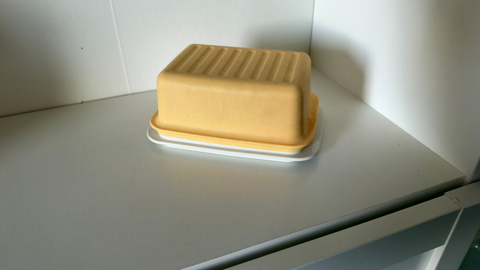 Tupoerware boterpot, Huis en Inrichting, Botervloot, Geel, Luchtdicht, Ophalen of Verzenden
