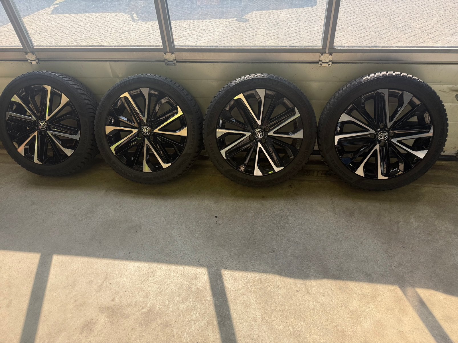 Originele Toyota Aygo X 18 Inch Bi-Color WINTER Velgen Set, Ophalen, 18 inch, Gebruikt, Velg(en)