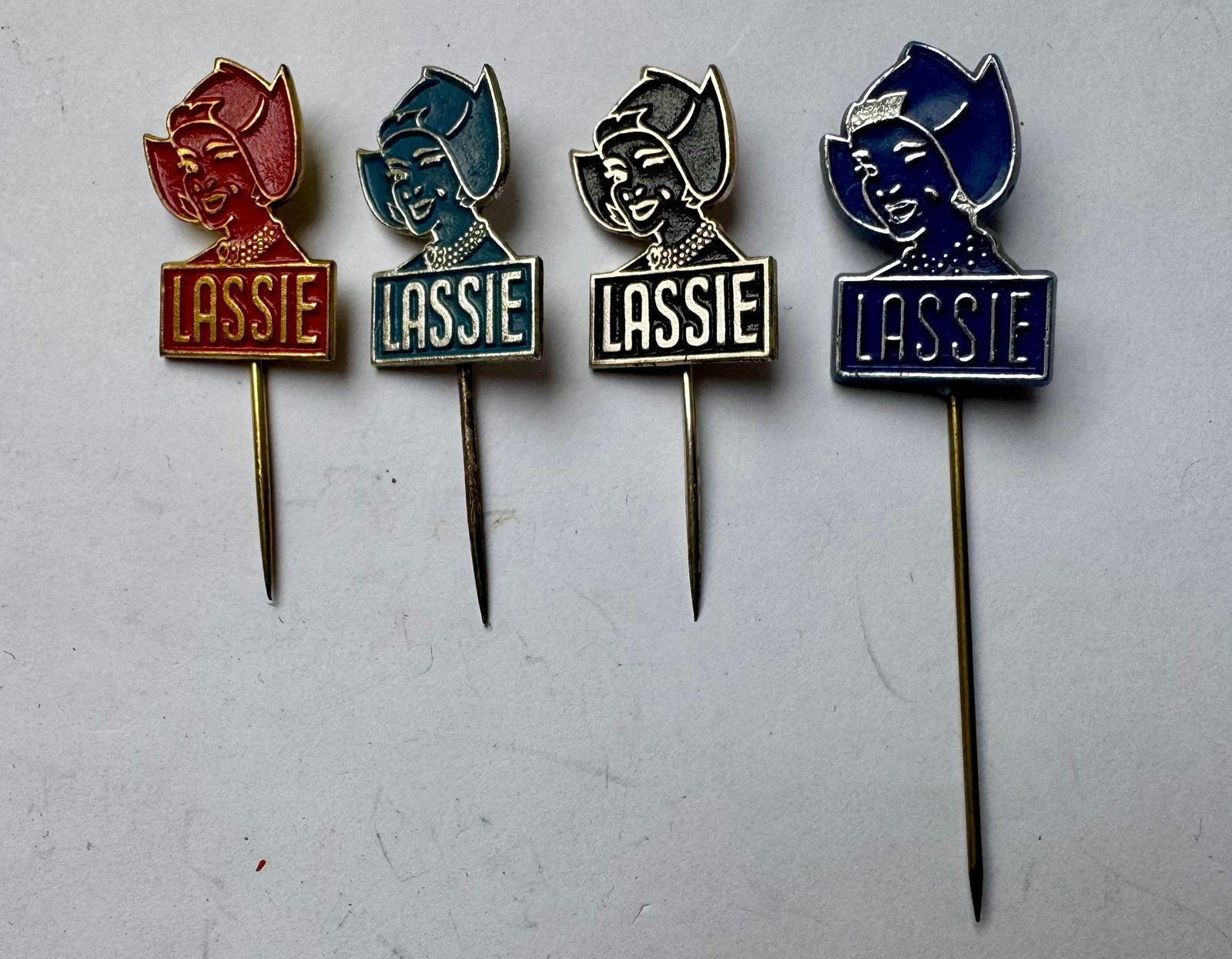 4 verschillende Lassie rijst Speldjes, Verzamelen, Speldjes, Pins en Buttons, Ophalen of Verzenden, Zo goed als nieuw, Merk, Speldje of Pin