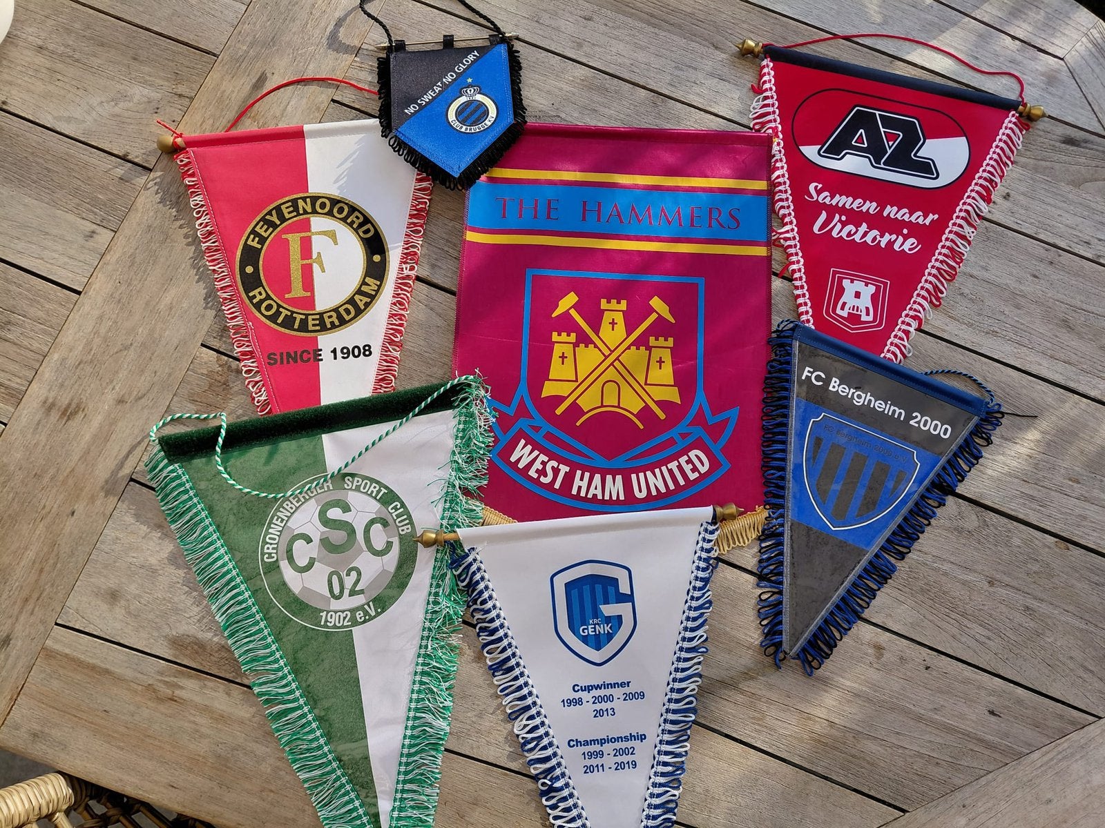 Voetbal vaantjes, Ophalen of Verzenden, Zo goed als nieuw, Overige binnenlandse clubs