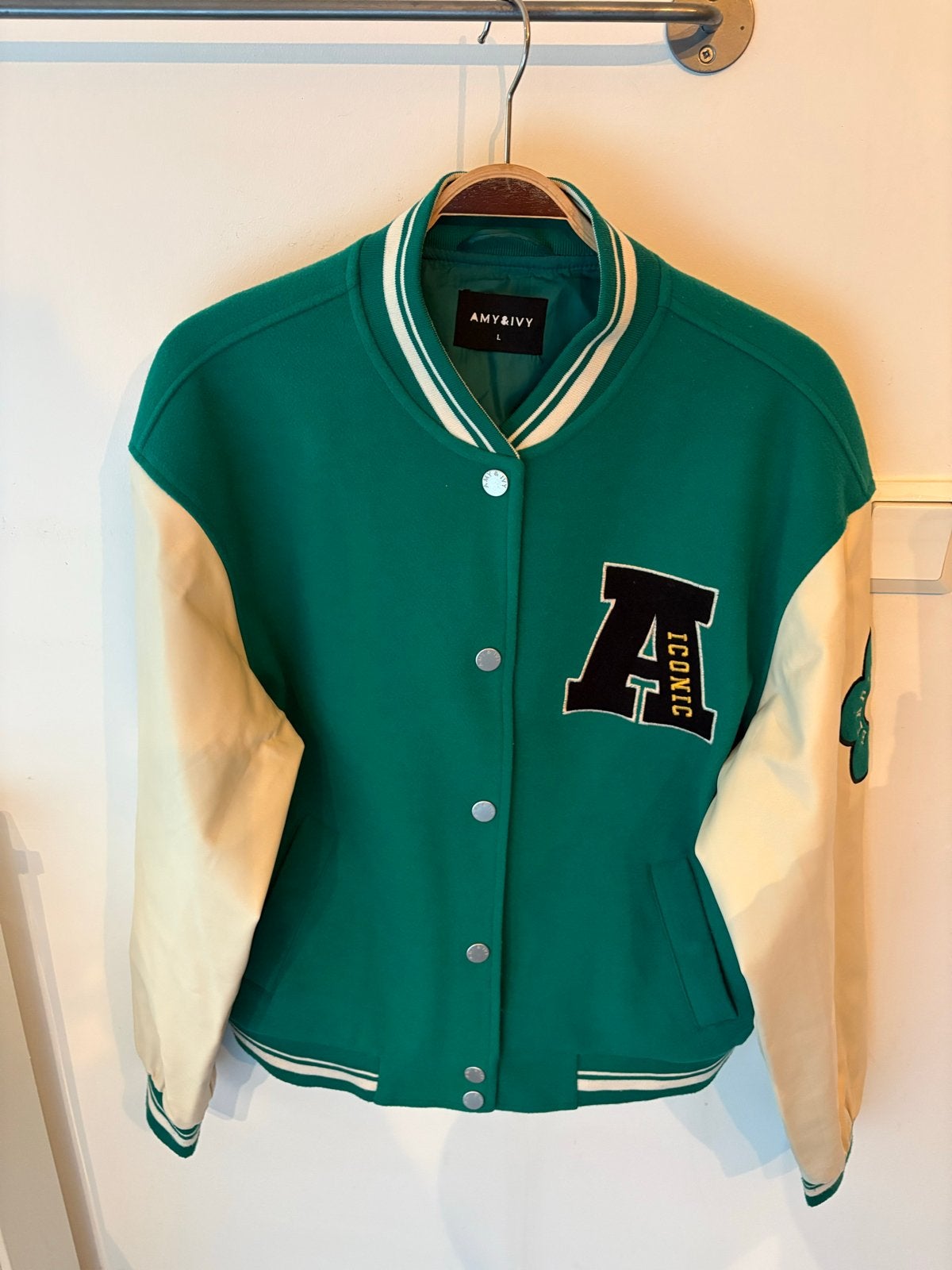 Amy&Ivy Varsity Jacket Maat L - Iconic, Ophalen of Verzenden, Zo goed als nieuw, Maat 42/44 (L), Groen
