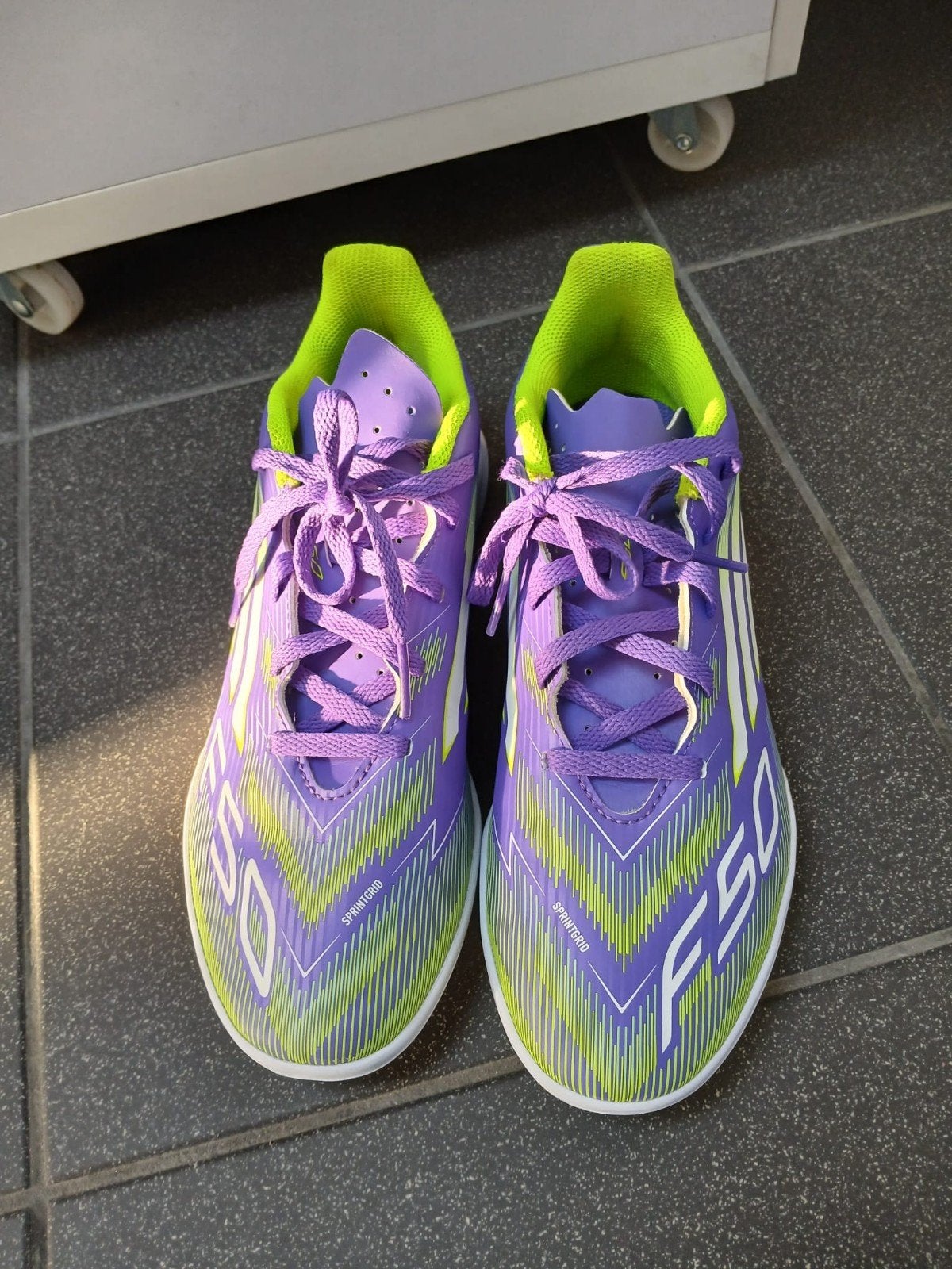 adidas F50 zaalschoenen/gymschoenen, Ophalen of Verzenden, Zo goed als nieuw, Schoenen