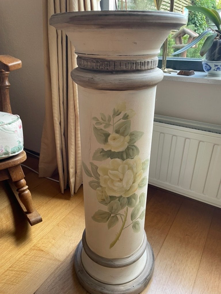 Leuke pilaar beschilderd met rozen.Claire & Eef. plantenzuil, Huis en Inrichting, Woonaccessoires | Zuilen en Pilaren, Ophalen