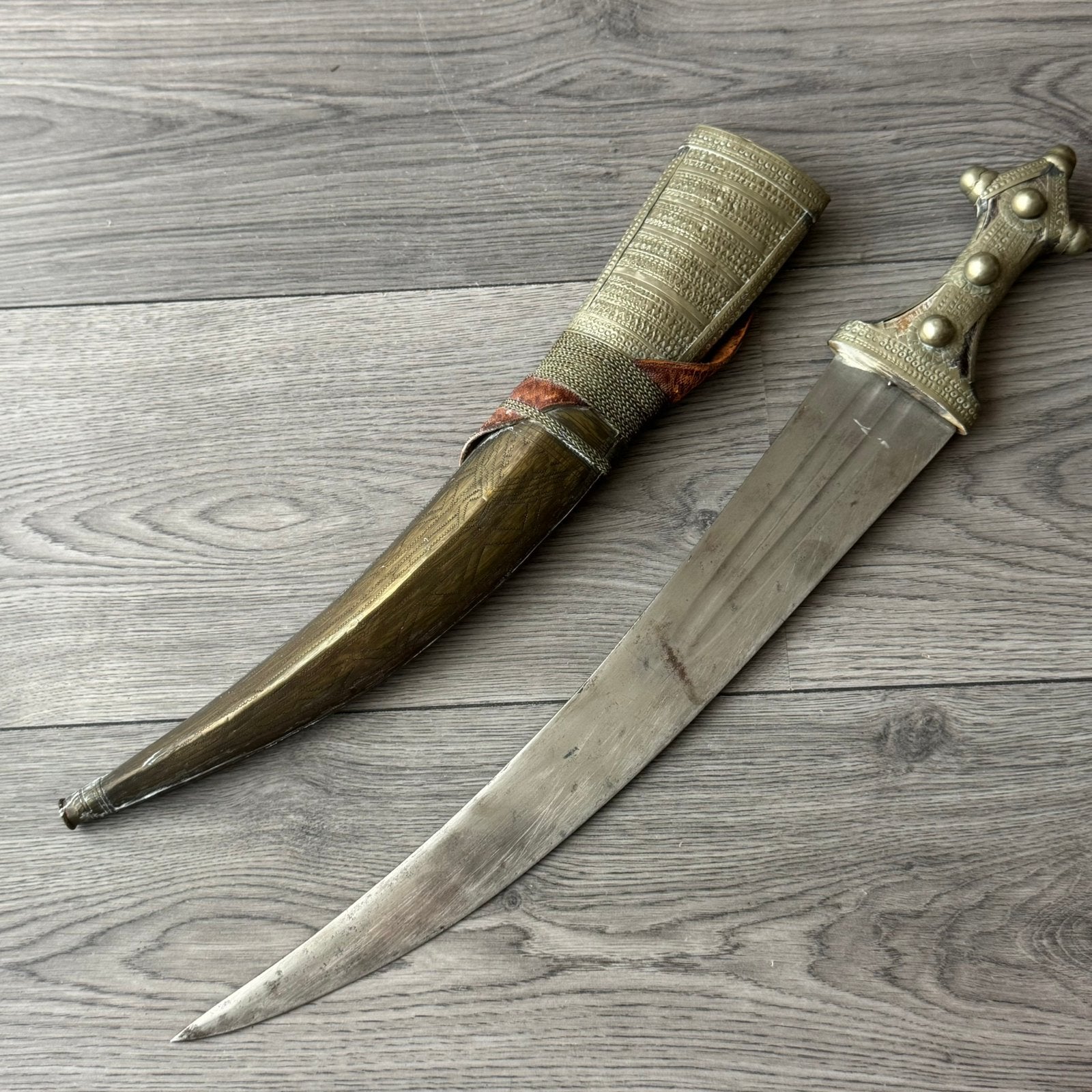 Arabische dolk/kortzwaard  39,5 cm kling Jeddah Saudi-Arabië, Antiek en Kunst, Ophalen of Verzenden