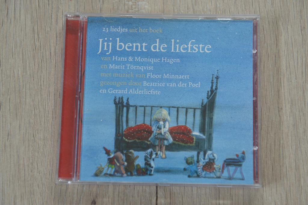 JIJ BENT DE LIEFSTE - 23 LIEDJES UIT HET BOEK met muziek, Verzenden, Zo goed als nieuw