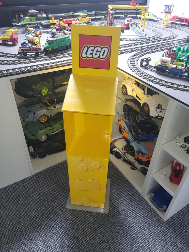 Lego folder winkeldisplay, Ophalen