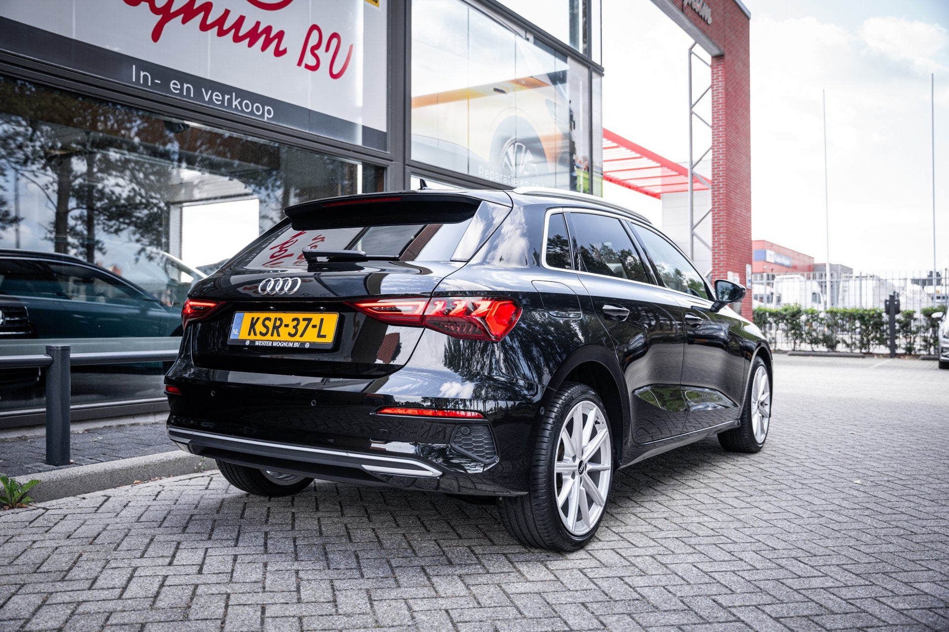 Audi A3 Sportback 40 TFSI e Business edition | Navi | Virtua, Gebruikt, 4 cilinders, Leder en Stof, Zwart