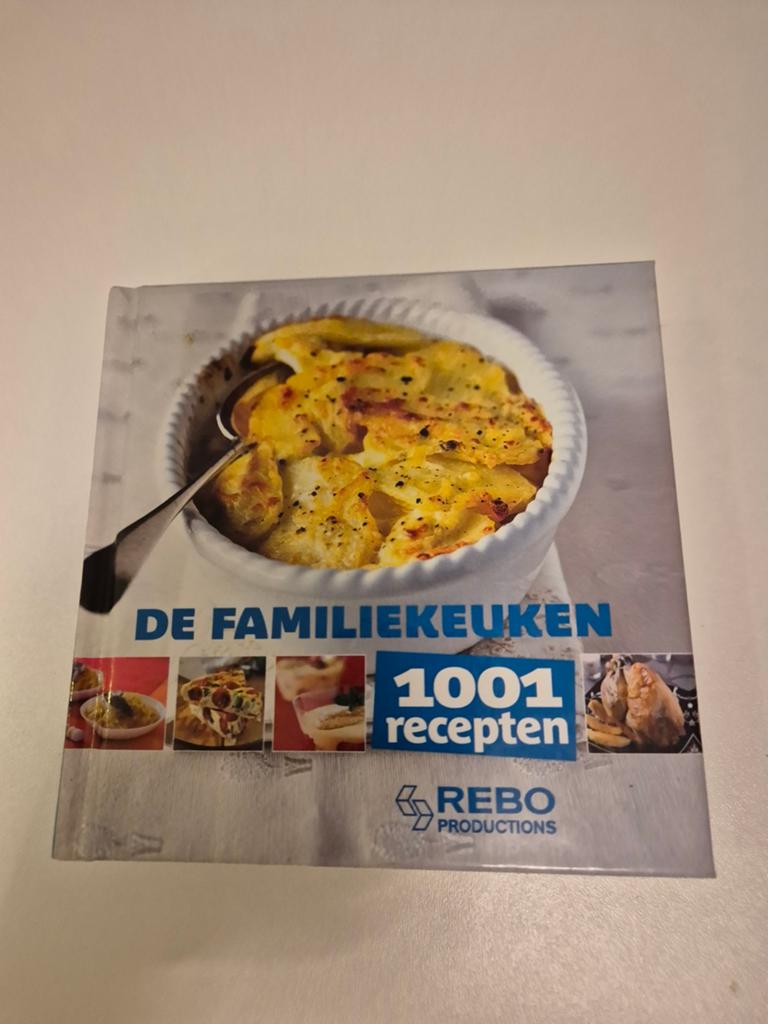 De Familiekeuken: 1001 Recepten - Nieuw Kookboek, Boeken, Kookboeken, REBO Productions, Nieuw, Ophalen of Verzenden, Hoofdgerechten