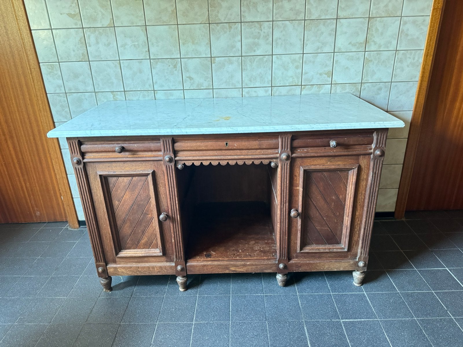 Antieke commode met marmeren blad t.e.a.b, Ophalen