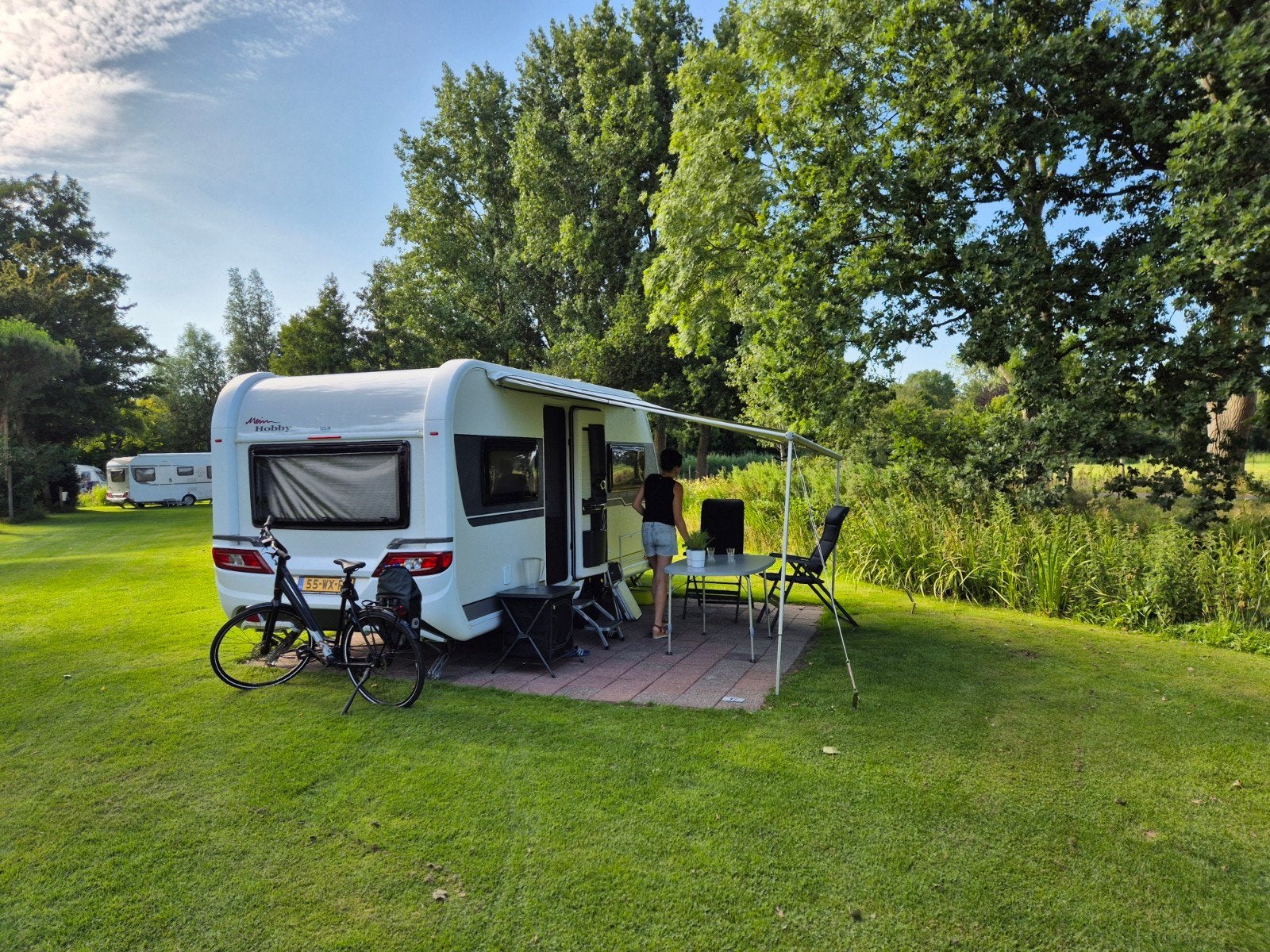 Hobby 460 ufe De Luxe bouwjaar 2020 met mover en 1.500kg as, Rondzit, Hobby, Frans bed, Particulier