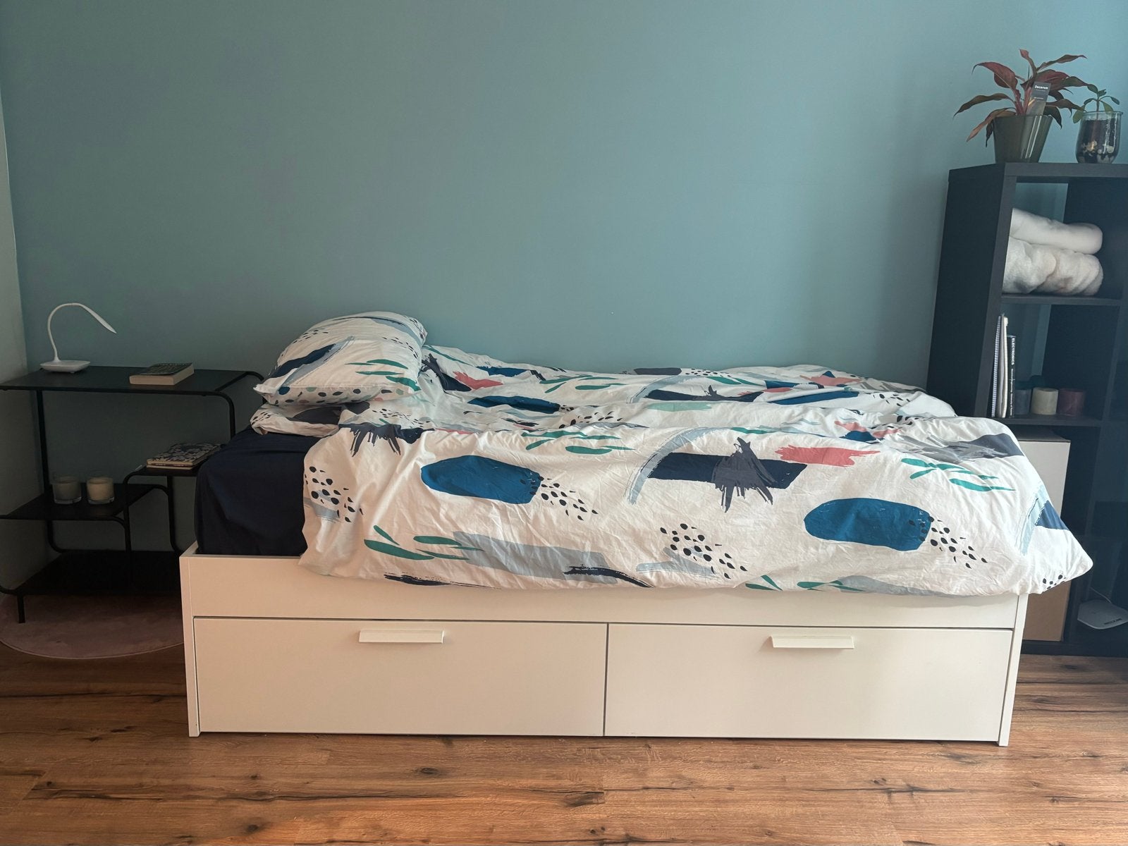 IKEA bed with storage, + slatted base,+ comfy mattress., Ophalen, 90 cm, Eenpersoons, Wit
