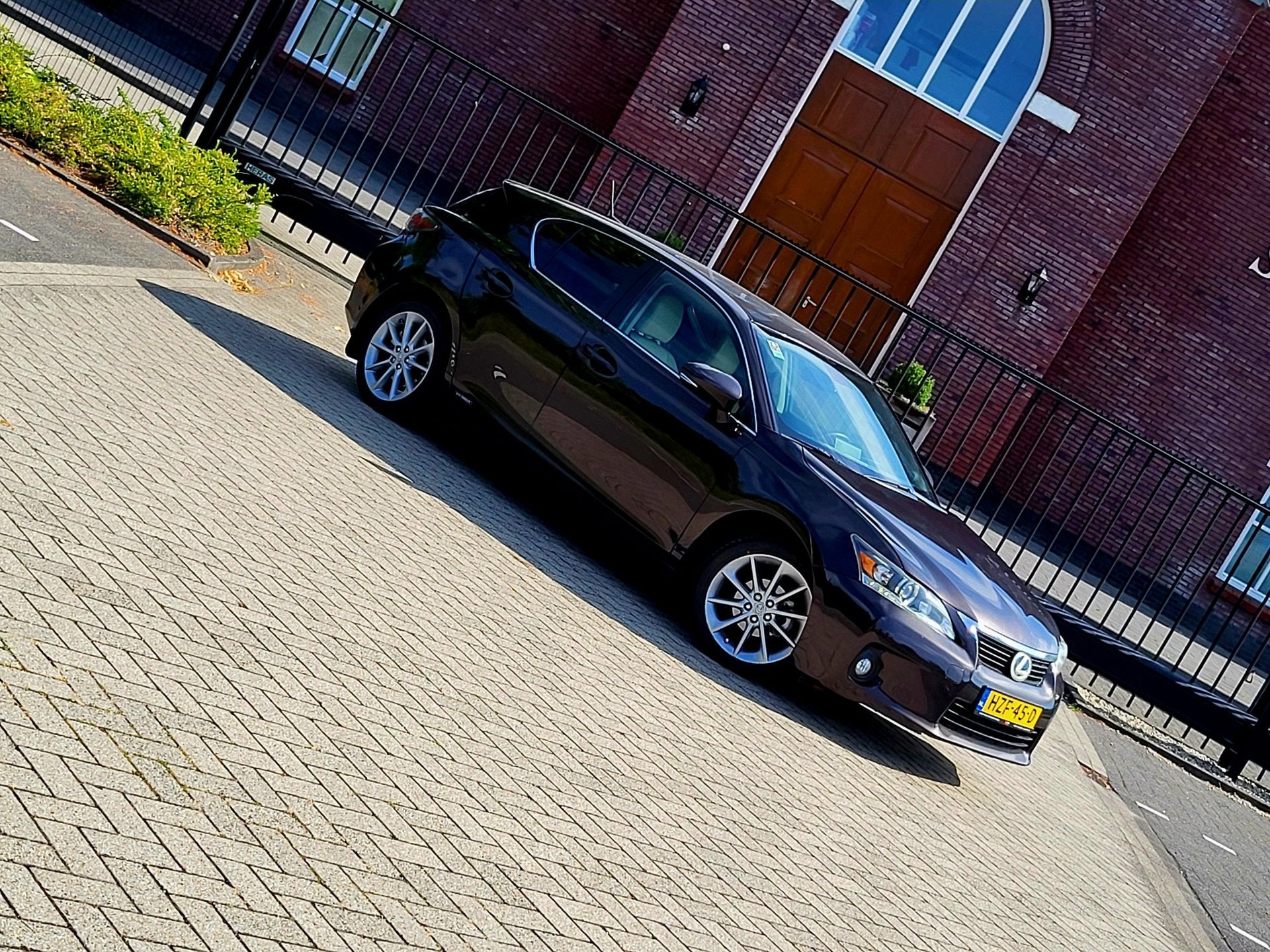 Lexus CT 200h Hybride 136 ch • Boîte auto • Cuir beige • GPS • Caméra de recul • Keyless