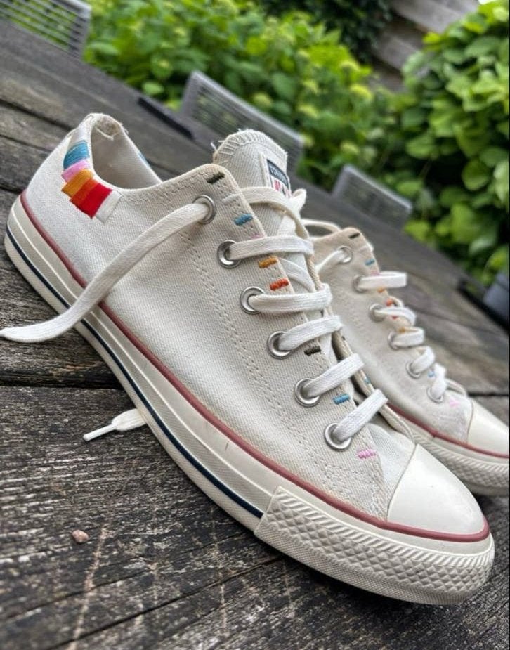 Converse Chuck Taylor All Star Low friendship maat 41.5, Ophalen of Verzenden, Zo goed als nieuw, Wit, Sneakers of Gympen