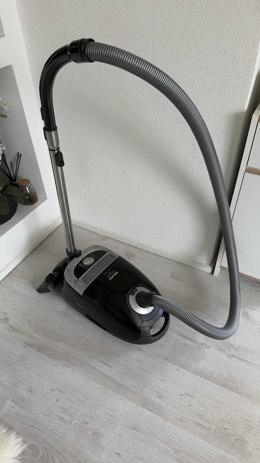 Stofzuiger Miele Black Pearl 2200 watt, Ophalen, Gebruikt, Stofzak, 2000 watt of meer