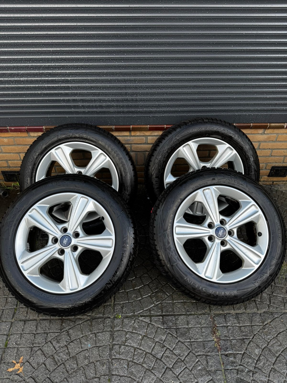 Ford Kuga 17” originele winterbanden set | 235/55 R17, Auto-onderdelen, Ophalen, Gebruikt, Banden en Velgen, 17 inch