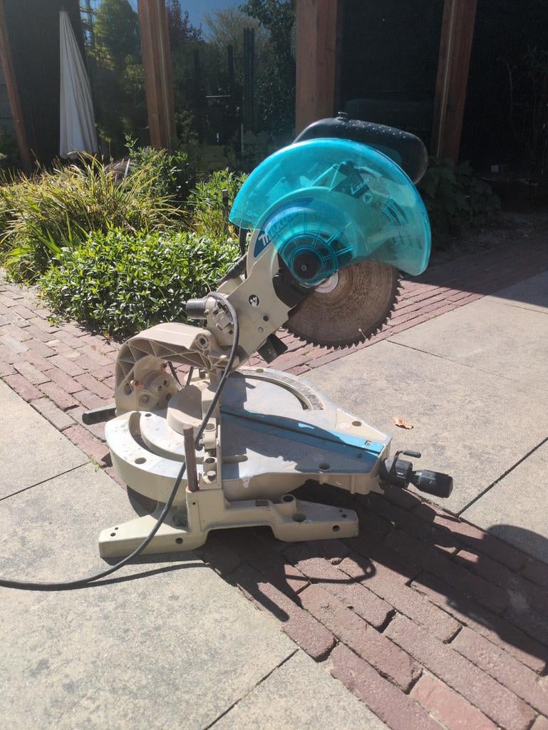 Makita LS0815FL Afkortzaag - Beschermkap defect, Doe-het-zelf en Verbouw, Gebruikt, 70 mm of meer, 600 tot 1200 watt, Ophalen of Verzenden