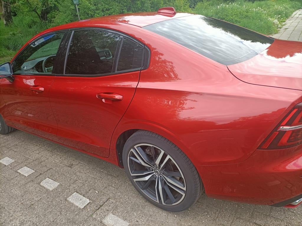 Volvo S60 T8 Twin Engine AWD 390pk Geartronic 2021 Rood, Auto's, Automaat, 4 cilinders, S60, 120 €/maand
