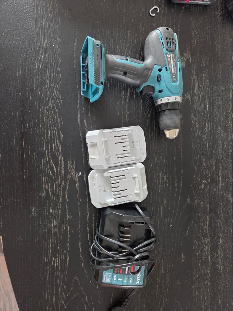 Makita DF457D accuboor inclusief 2 accu's en 1 oplader, Ophalen of Verzenden, Zo goed als nieuw, Boor- en Schroefmachine