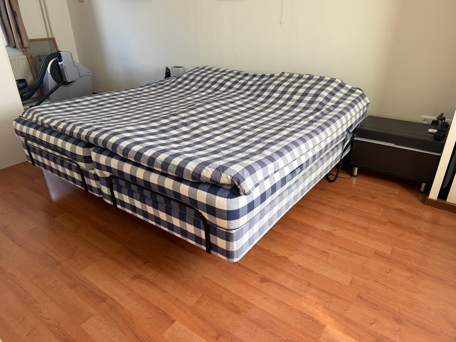 Hästens verstelbaar tweepersoonsbed (210x210 cm), Huis en Inrichting, Slaapkamer | Bedden, Ophalen, Blauw, 210 cm, Tweepersoons