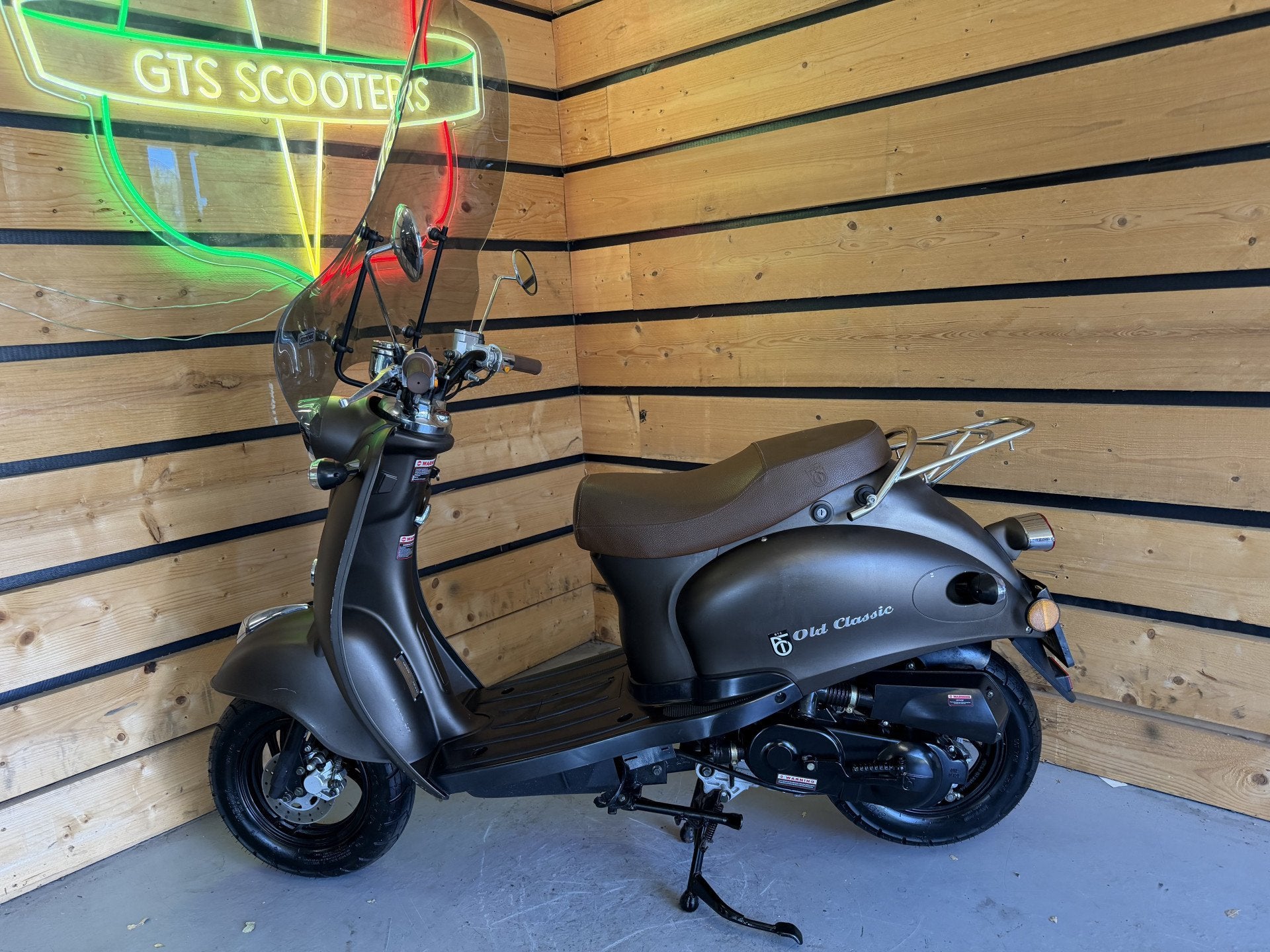 BTC Snorscooter Old Classic E4 (bj 2019), Fietsen en Brommers, Brommers | Overige merken, Bruin Scooterservice, Gebruikt, BTC